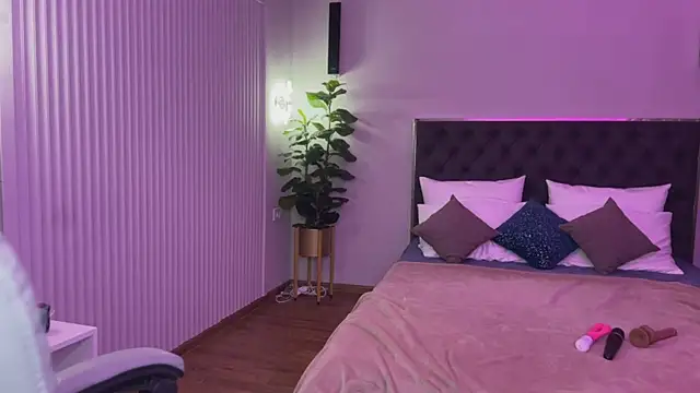 XtraHotX online show from 24, 1, 2025