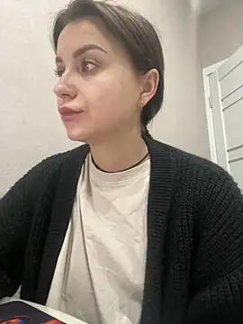 Snapshot of ellie_ssexy chatting on 6, 1, 2025 ellie ssexy online show from 6, 1, 2025