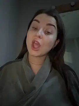 Snapshot of ellie_ssexy chatting on 28, 10, 2025 ellie ssexy online show from 28, 10, 2025