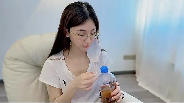 Snapshot of SHUIshui_ chatting on 27, 5, 2026 SHUIshui online show from 27, 5, 2026