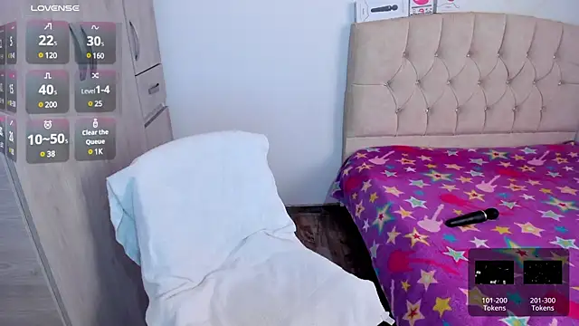 Snapshot of emily1_ chatting on 15, 12, 2024 emily1 online show from 15, 12, 2024