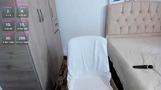 Snapshot of emily1_ chatting on 4, 3, 2025 emily1 online show from 4, 3, 2025