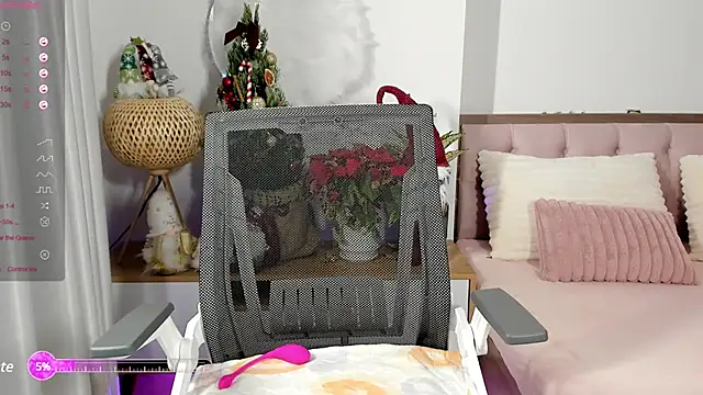 Snapshot of _Joliie_ chatting on 24, 12, 2024  Joliie  online show from 24, 12, 2024