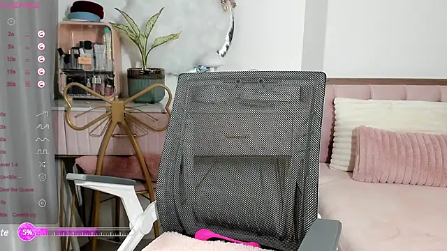 Snapshot of _Joliie_ chatting on 2, 2, 2025  Joliie  online show from 2, 2, 2025