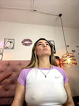 Snapshot of antonella87 chatting on 18, 9, 2025 antonella87 online show from 18, 9, 2025