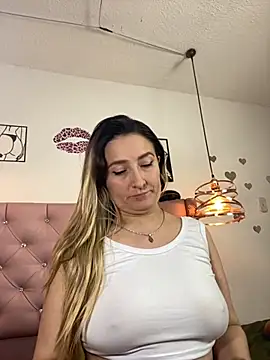 Snapshot of antonella87 chatting on 3, 10, 2025 antonella87 online show from 3, 10, 2025