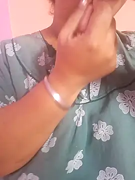 Snapshot of Ravina_patil1 chatting on 7, 2, 2025 Ravina patil1 online show from 7, 2, 2025