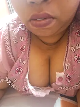 Snapshot of Ravina_patil1 chatting on 29, 10, 2025 Ravina patil1 online show from 29, 10, 2025