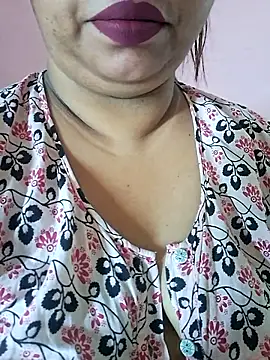 Snapshot of Ravina_patil1 chatting on 24, 5, 2026 Ravina patil1 online show from 24, 5, 2026