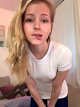 LunaRase online show from 4, 12, 2025