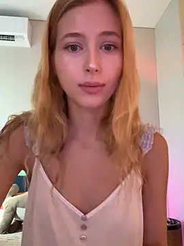 Snapshot of LunaRase chatting on 5, 8, 2026 LunaRase online show from 5, 8, 2026
