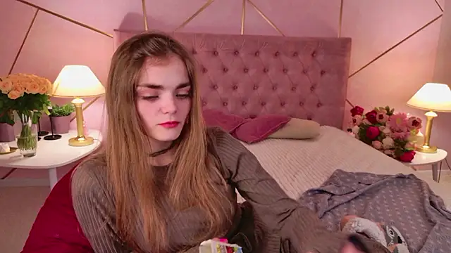 Snapshot of SophieSuvi chatting on 5, 12, 2024 SophieSuvi online show from 5, 12, 2024