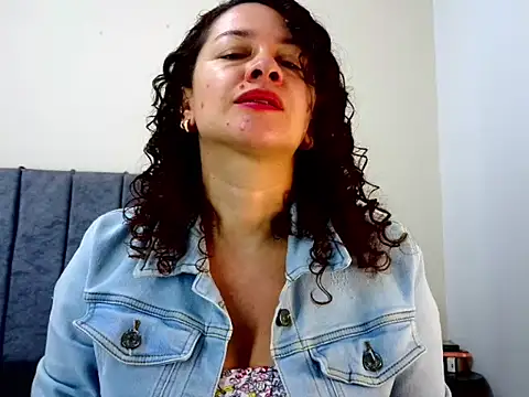 Snapshot of ArtesanaMK chatting on 14, 9, 2025 ArtesanaMK online show from 14, 9, 2025