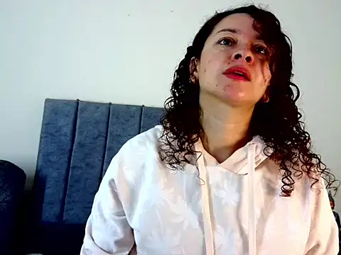 Snapshot of ArtesanaMK chatting on 28, 9, 2025 ArtesanaMK online show from 28, 9, 2025