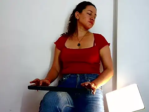 Snapshot of ArtesanaMK chatting on 2, 10, 2025 ArtesanaMK online show from 2, 10, 2025