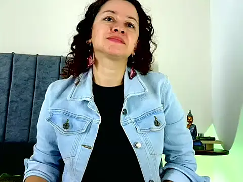 Snapshot of ArtesanaMK chatting on 10, 10, 2025 ArtesanaMK online show from 10, 10, 2025