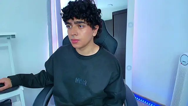  nickconnor01 online show from 17, 1, 2025