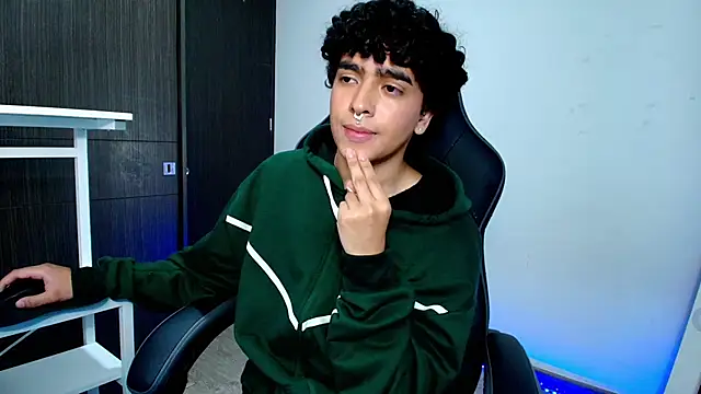  nickconnor01 online show from 26, 1, 2025