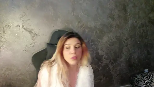 Snapshot of LeylaRosse chatting on 19, 3, 2025 LeylaRosse online show from 19, 3, 2025