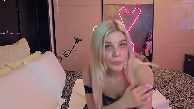 Snapshot of LeylaRosse chatting on 5, 2, 2026 LeylaRosse online show from 5, 2, 2026