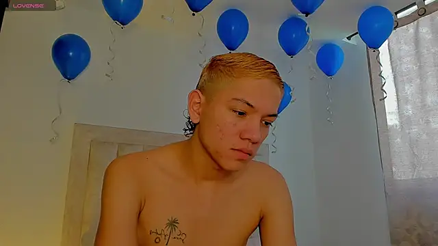 Snapshot of JulianRose_1 chatting on 16, 10, 2025 JulianRose 1 online show from 16, 10, 2025
