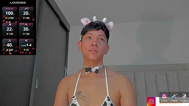 Snapshot of JulianRose_1 chatting on 7, 5, 2026 JulianRose 1 online show from 7, 5, 2026