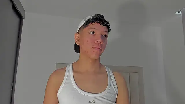 Snapshot of JulianRose_1 chatting on 28, 5, 2026 JulianRose 1 online show from 28, 5, 2026