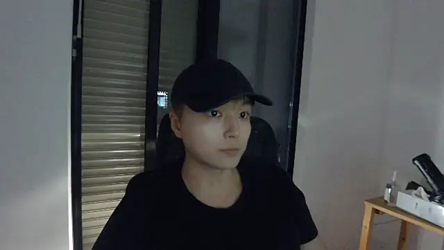 Snapshot of Tkcqcc chatting on 10, 3, 2025 Tkcqcc online show from 10, 3, 2025