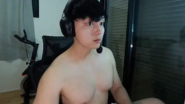 Snapshot of Tkcqcc chatting on 12, 10, 2025 Tkcqcc online show from 12, 10, 2025