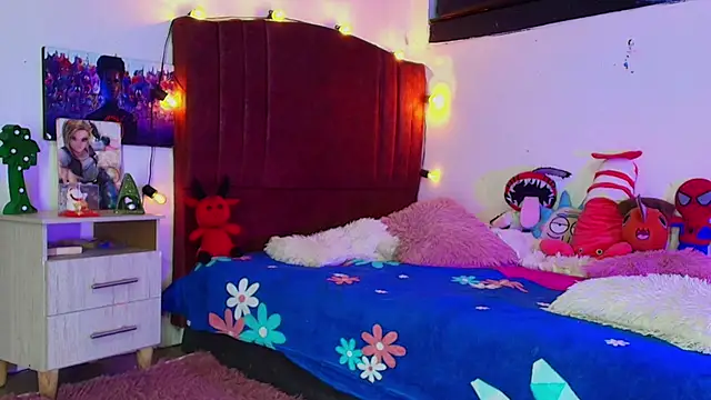 alisson zafiro  online show from 2, 11, 2025