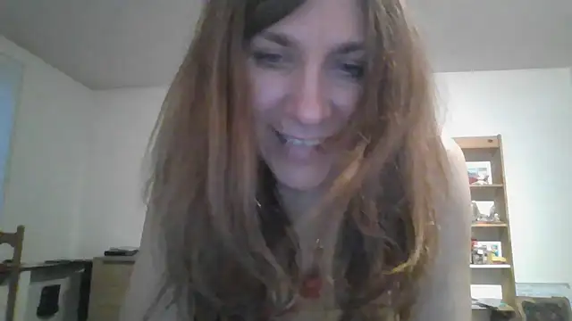 JasmineGlamour online show from 9, 4, 2026