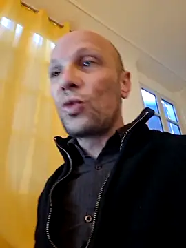 Snapshot of wedge75 chatting on 4, 12, 2025 wedge75 online show from 4, 12, 2025