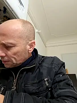 Snapshot of wedge75 chatting on 23, 12, 2025 wedge75 online show from 23, 12, 2025