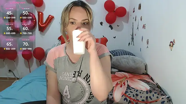 hotmilf4uxxx online show from 17, 4, 2026