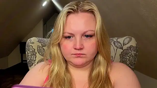 Snapshot of PhatAssBlond chatting on 18, 5, 2026 PhatAssBlond online show from 18, 5, 2026