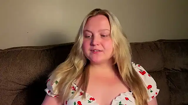 Snapshot of PhatAssBlond chatting on 21, 7, 2026 PhatAssBlond online show from 21, 7, 2026