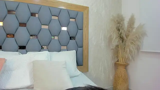 Snapshot of yayi_derek chatting on 27, 11, 2025 yayi derek online show from 27, 11, 2025