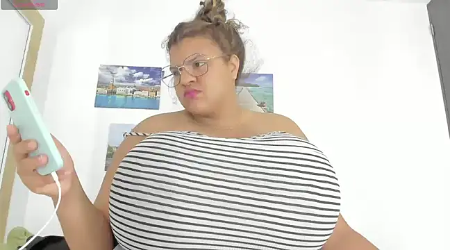 Snapshot of bigmom69_ chatting on 12, 12, 2024 bigmom69 online show from 12, 12, 2024