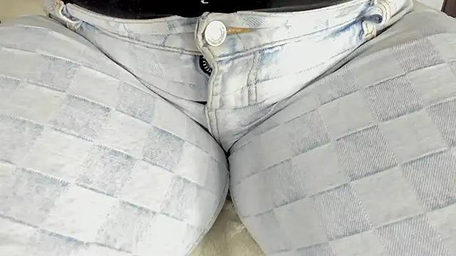 Snapshot of bigmom69_ chatting on 17, 10, 2025 bigmom69 online show from 17, 10, 2025