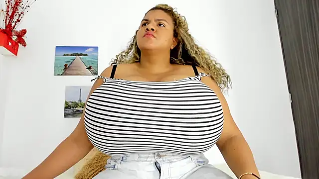 Snapshot of bigmom69_ chatting on 16, 12, 2025 bigmom69 online show from 16, 12, 2025