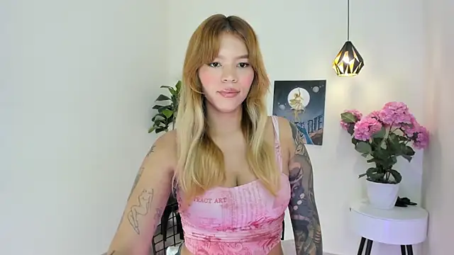 Snapshot of Adria_ross chatting on 23, 4, 2026 Adria ross online show from 23, 4, 2026