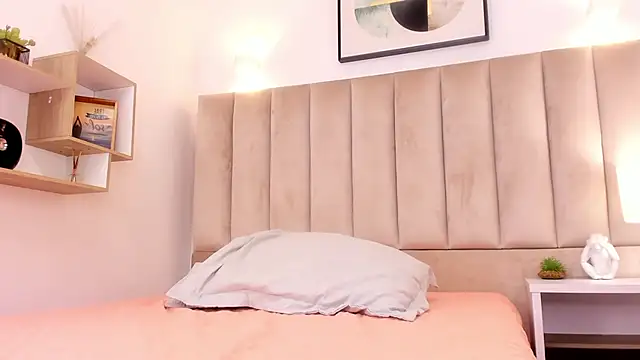 Anniie Queen online show from 20, 2, 2025