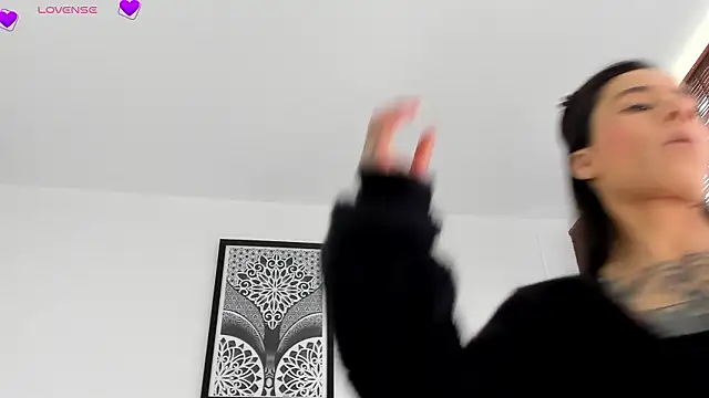 VeronicaTonu online show from 2, 2, 2026