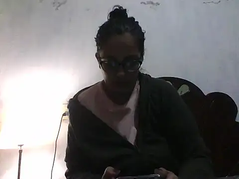 Snapshot of Samanthat33 chatting on 9, 12, 2024 Samanthat33 online show from 9, 12, 2024