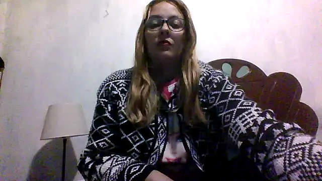 Snapshot of Samanthat33 chatting on 17, 11, 2025 Samanthat33 online show from 17, 11, 2025