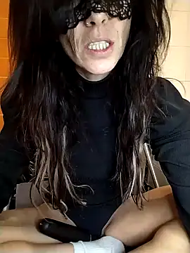 EmySkinny85 online show from 4, 2, 2025