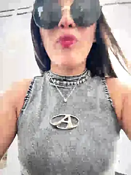 Snapshot of Rose-euphoria chatting on 15, 10, 2025 Rose-euphoria online show from 15, 10, 2025