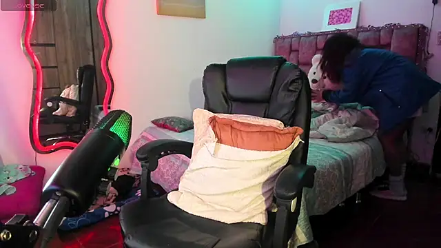 ladyrd1 online show from 10, 1, 2025