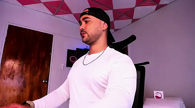 Snapshot of Sebas-hott chatting on 5, 12, 2024 Sebas-hott online show from 5, 12, 2024