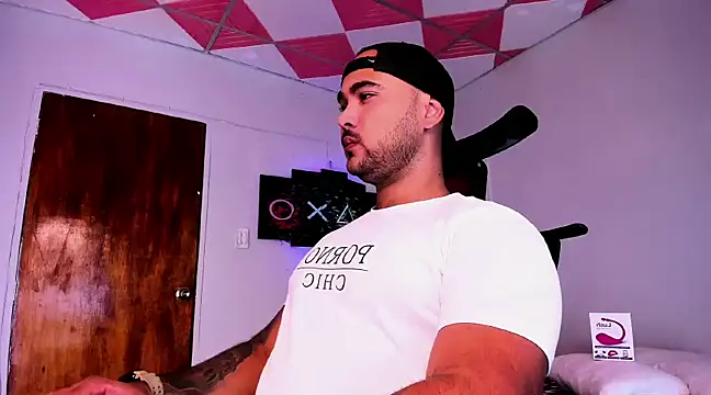 Snapshot of Sebas-hott chatting on 9, 12, 2024 Sebas-hott online show from 9, 12, 2024